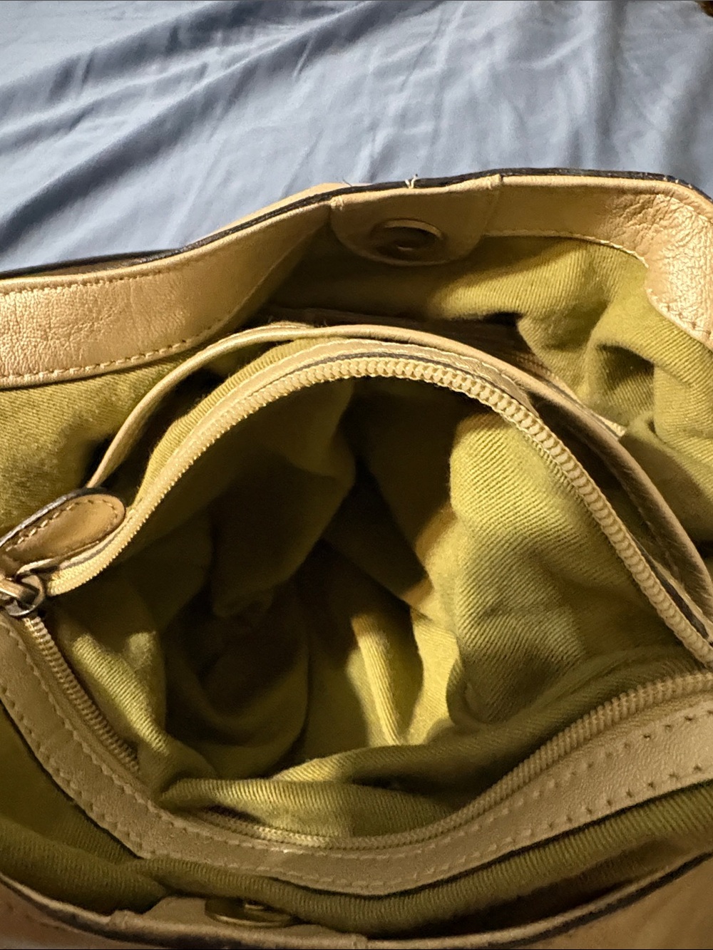 Leather Floral-Embossed Shoulder Bag in Cream by Firenze Bella. All leather.Used - Picture 10 of 16
